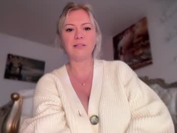 webcam girl kiradivine live cam image #12235993