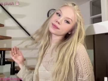 webcam girl sonyaplush live cam image #8003835