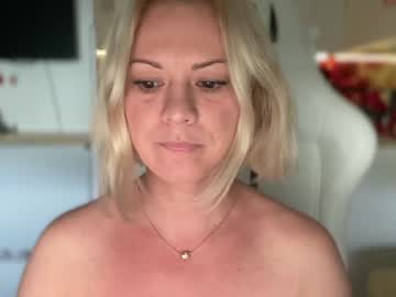 webcam girl kiradivine live cam image #6919874