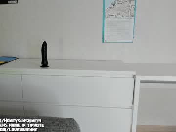 webcam girl honey_sunshine live cam image #947369