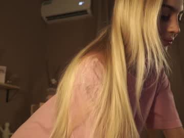 webcam girl cuteelsa_ live cam image #7054101