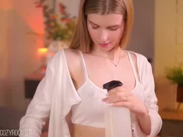 webcam girl brave_journey live cam image #12626879