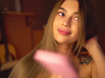 webcam girl cuteelsa_ live cam image #7971179