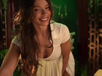 webcam girl lucieoude_ live cam image #3088189