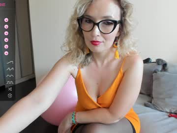 webcam girl emilymilf__ live cam image #6909940