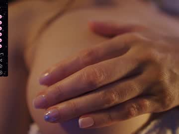 webcam girl lucie_beltran live cam image #9832717