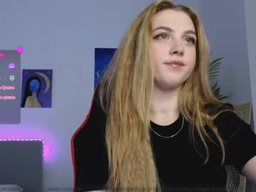webcam girl small_blondee live cam image #11002884