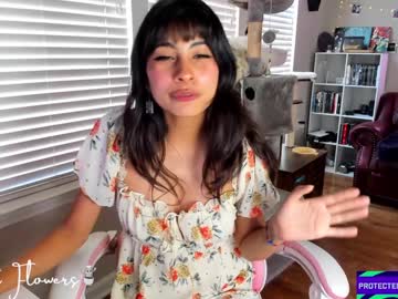 webcam girl violetttflowers live cam image #9607412