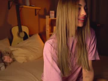 webcam girl cuteelsa_ live cam image #7990907