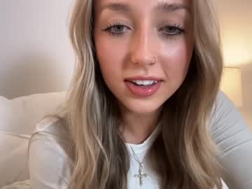 webcam girl lovelyyylivyyy live cam image #10510181