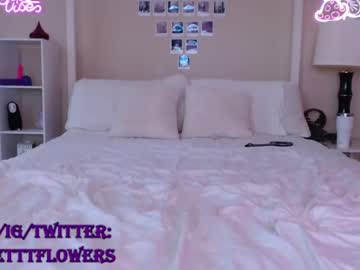 webcam girl violetttflowers live cam image #2778700
