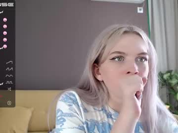 webcam girl small_blondee live cam image #2172487