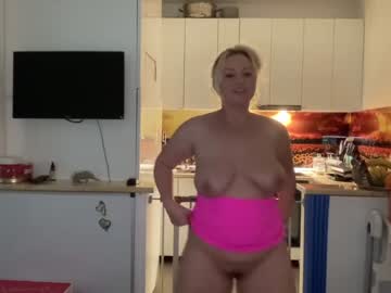 webcam girl kiradivine live cam image #4864236