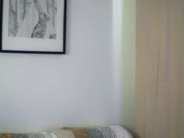 webcam girl peek_in_my_window live cam image #9628019