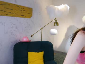 webcam girl ella_knockers_xl live cam image #2860746