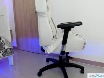webcam girl pavlovacoluccii_ live cam image #7443789
