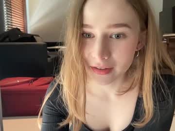 webcam girl whoisalisa live cam image #10615280