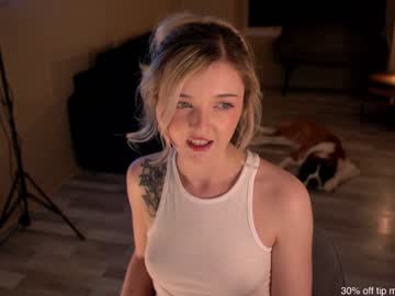 webcam girl lucydelovely live cam image #8629119