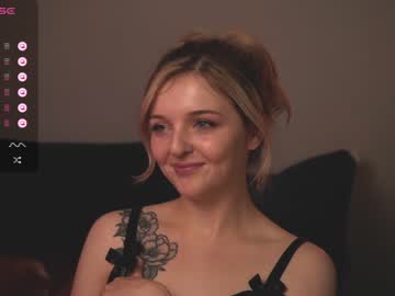 webcam girl lucydelovely live cam image #7530648
