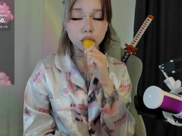 webcam girl gummi_heart live cam image #9971582