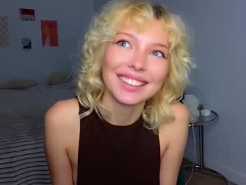 webcam girl hunter_eyess live cam image #12609677