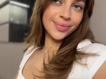 webcam girl cuteelsa_ live cam image #10045361