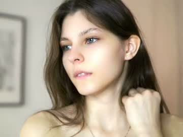 webcam girl peek_in_my_window live cam image #9599726