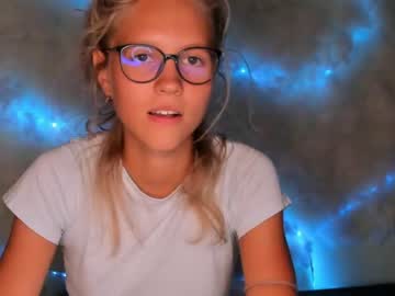 webcam girl carolayers live cam image #3292173