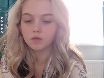 webcam girl small_blondee live cam image #7130108