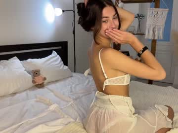 webcam girl cuteelsa_ live cam image #8892736