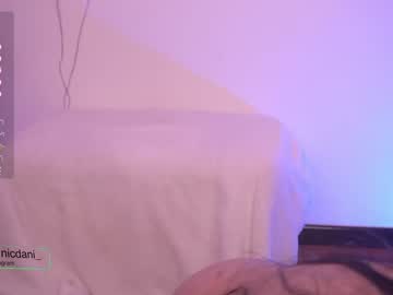 webcam girl nicdani_1 live cam image #9502409