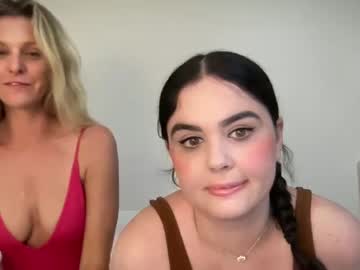 webcam girl gia_is_horny live cam image #9063276