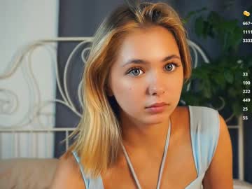 webcam girl mildredgarrett live cam image #12068549