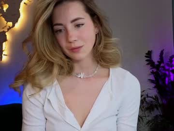 webcam girl emmi_rosee live cam image #12650319