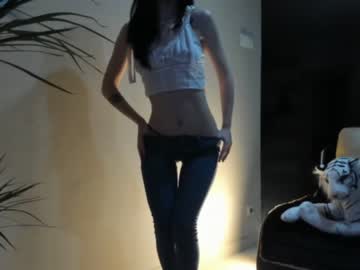 webcam girl sofiaandwonderland live cam image #3440217