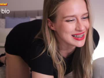webcam girl ella_twinkle live cam image #9654789