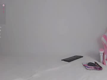 webcam girl tiny__alice live cam image #12542636