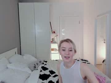 webcam girl gin_yoon live cam image #11100439