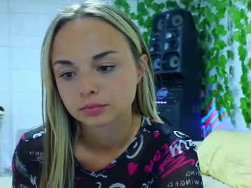 webcam girl misss_viki live cam image #12975700