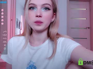 webcam girl small_blondee live cam image #4591408