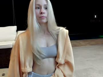 webcam girl meggieshy live cam image #4524870