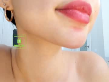 webcam girl lee_yoona live cam image #1437470