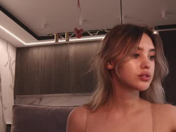 webcam girl angella_kleee live cam image #6668083