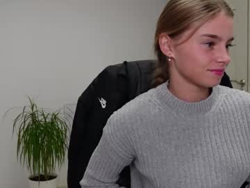 webcam girl abby_laker live cam image #11445137