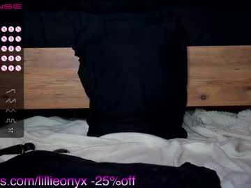 webcam girl lillieonyx live cam image #6277424
