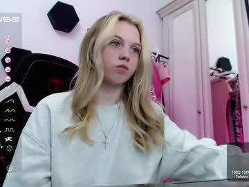 webcam girl small_blondee live cam image #5783667