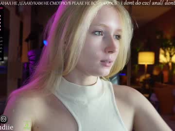 webcam girl bestblondiiecb live cam image #6463521