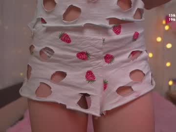 webcam girl tiny_miracle live cam image #10394337