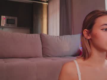 webcam girl angella_kleee live cam image #4514836