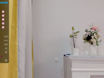 webcam girl small_blondee live cam image #3639902